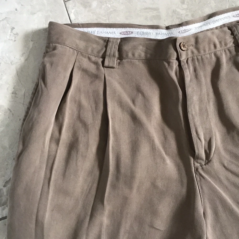 TOMMY BAHAMA Men Tan Pleated 7-Inch 100% Silk Shorts | 38